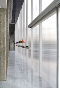 прозрачная стена из поликарбоната